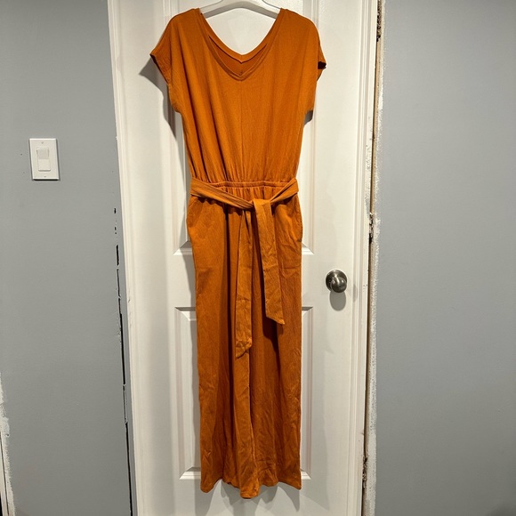 Cuddl Duds, Crinkle Jersey V -Neck Jumpsuit with Tie Front detail. - Picture 1 of 9